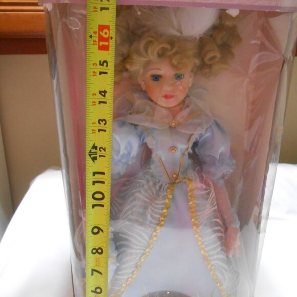 NIB VTG COLLECTIBLE MEMORIES FINE PORCELAIN DOLL "NATALIE" w/ COA STAND ACCESSOR - Picture 4 of 14
